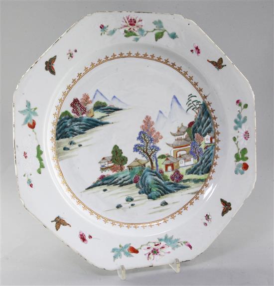 A Chinese famille rose octagonal dish, Qianlong period, width 36cm